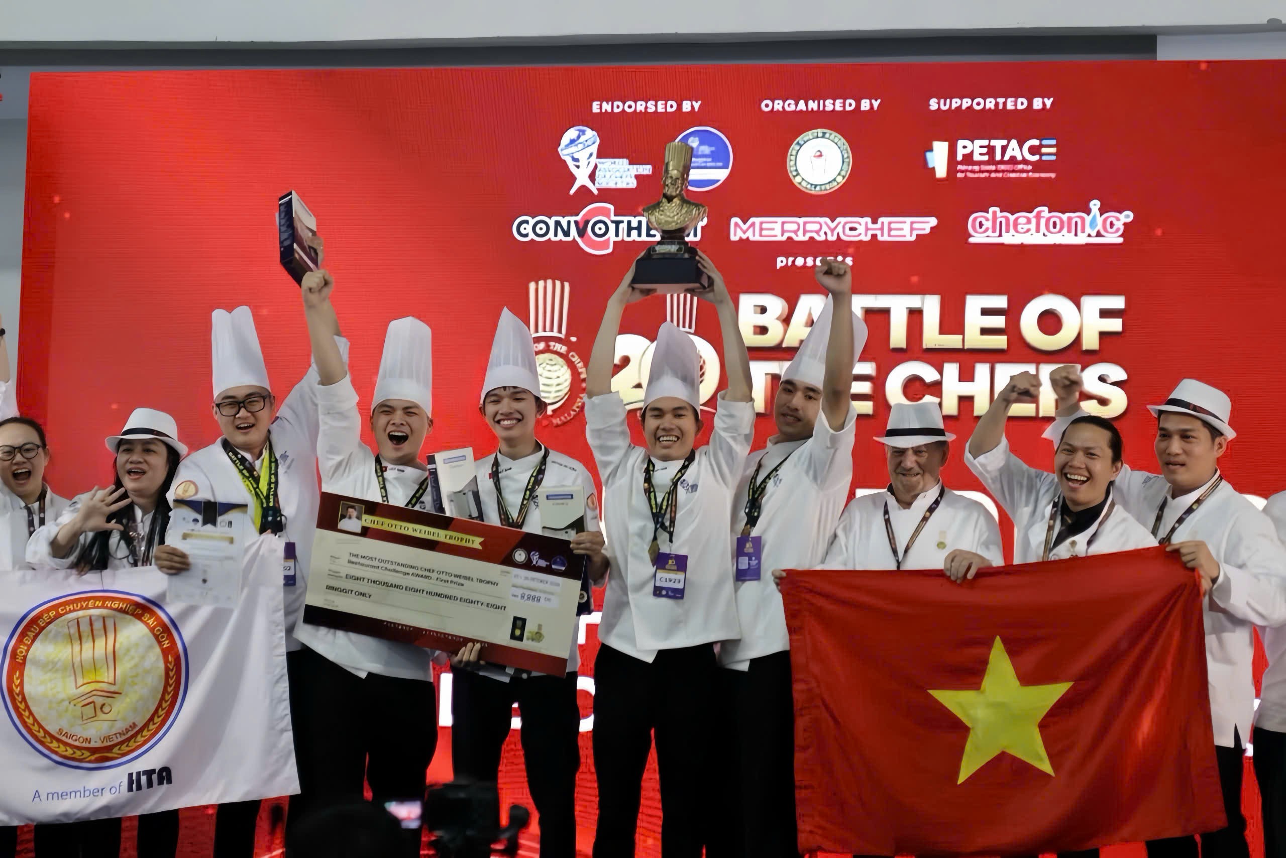 Team 5 Otto Chef và hành trình chinh phục chiếc cúp ẩm thực tại Malaysia