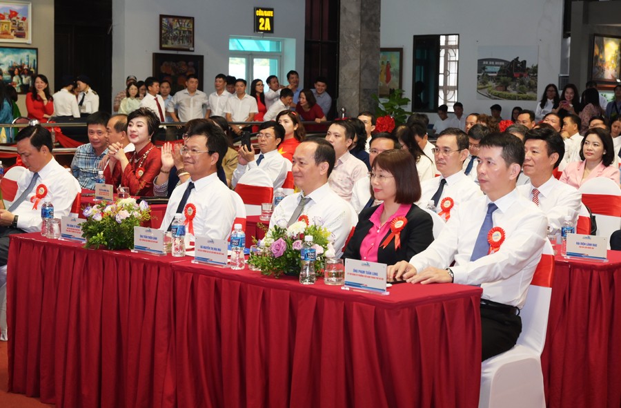 Phó Cục trưởng Cục Du lịch Quốc gia Việt Nam Nguyễn Thị Hoa Mai dự Lễ ra mắt “Đoàn tàu du lịch 5 Cửa Ô và Hệ thống kiểm soát vé bằng công nghệ sinh trắc học”.