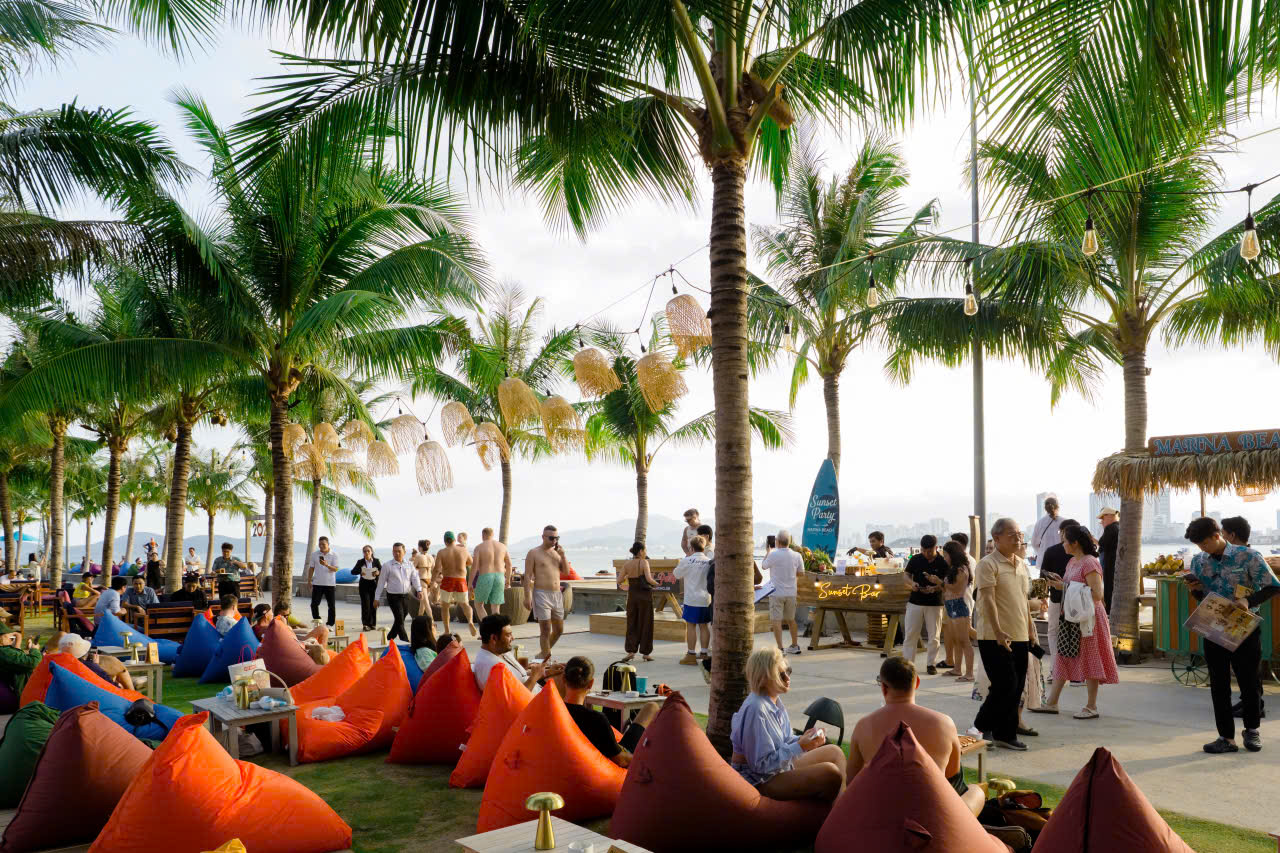 Hoàng hôn “tỉ đô” – Trải nghiệm chiều muộn hút khách ở Bắc Nha Trang