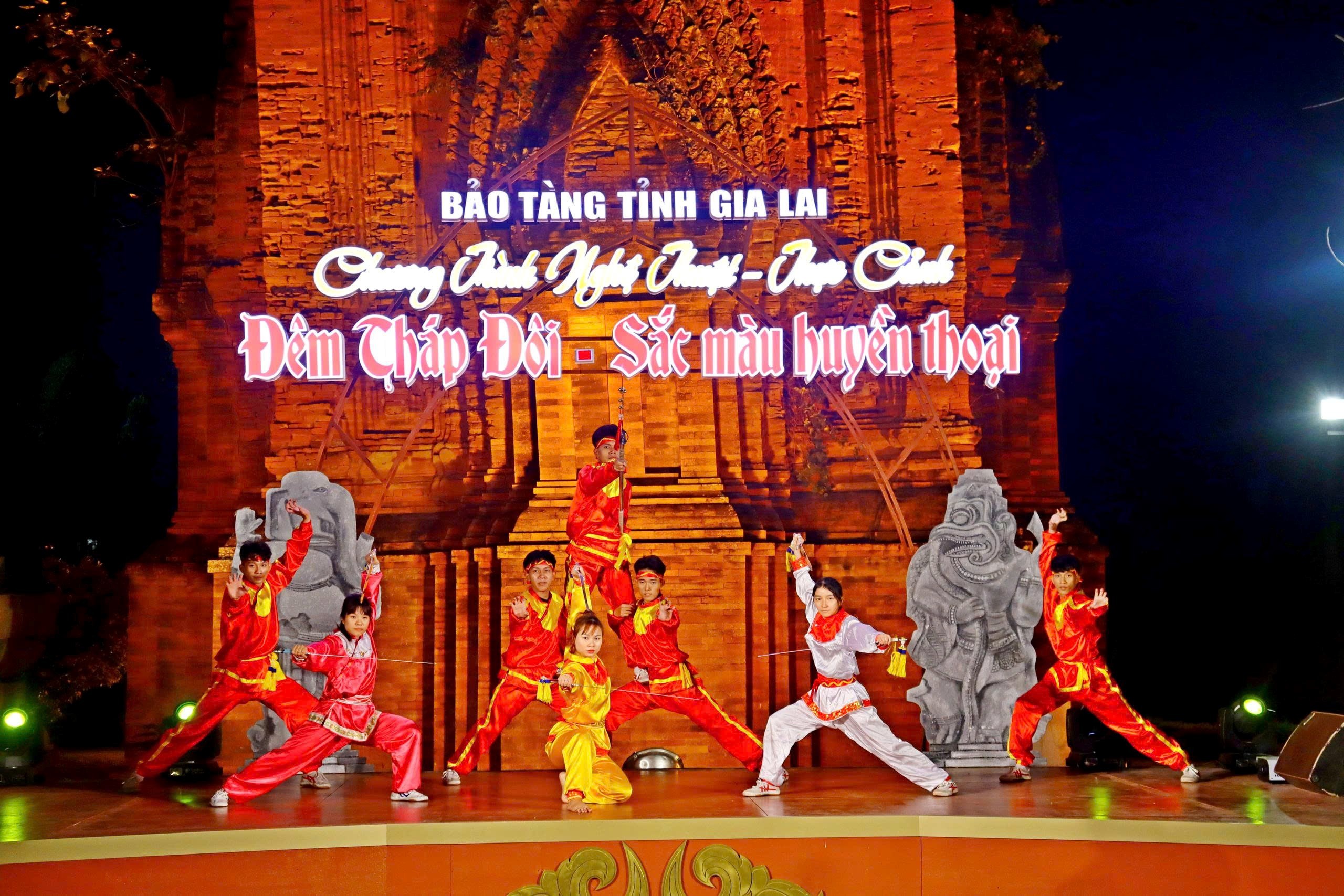 Biểu diễn Võ cổ truyền Bình Định tại Tháp Đôi.