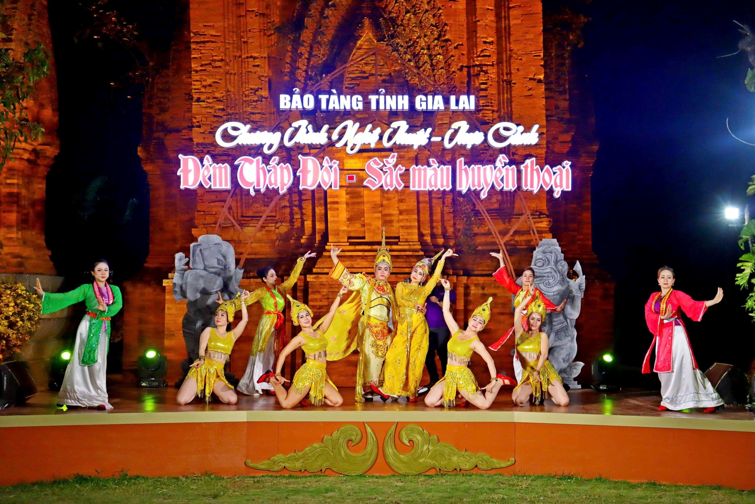 Trích đoạn “Lễ tấn phong Hoàng hậu” trong vở Ca kịch Bài Chòi “Huyền Trân công chúa”