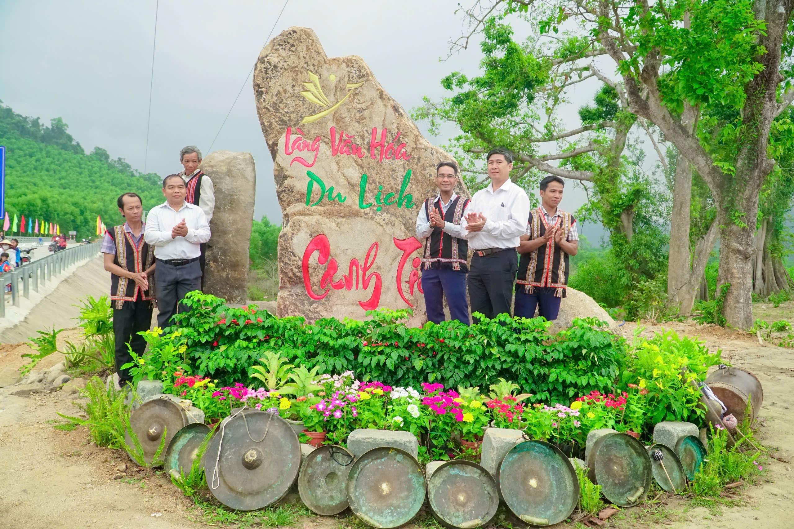 Khánh thành cổng làng văn hoá - du lịch Canh Tiến