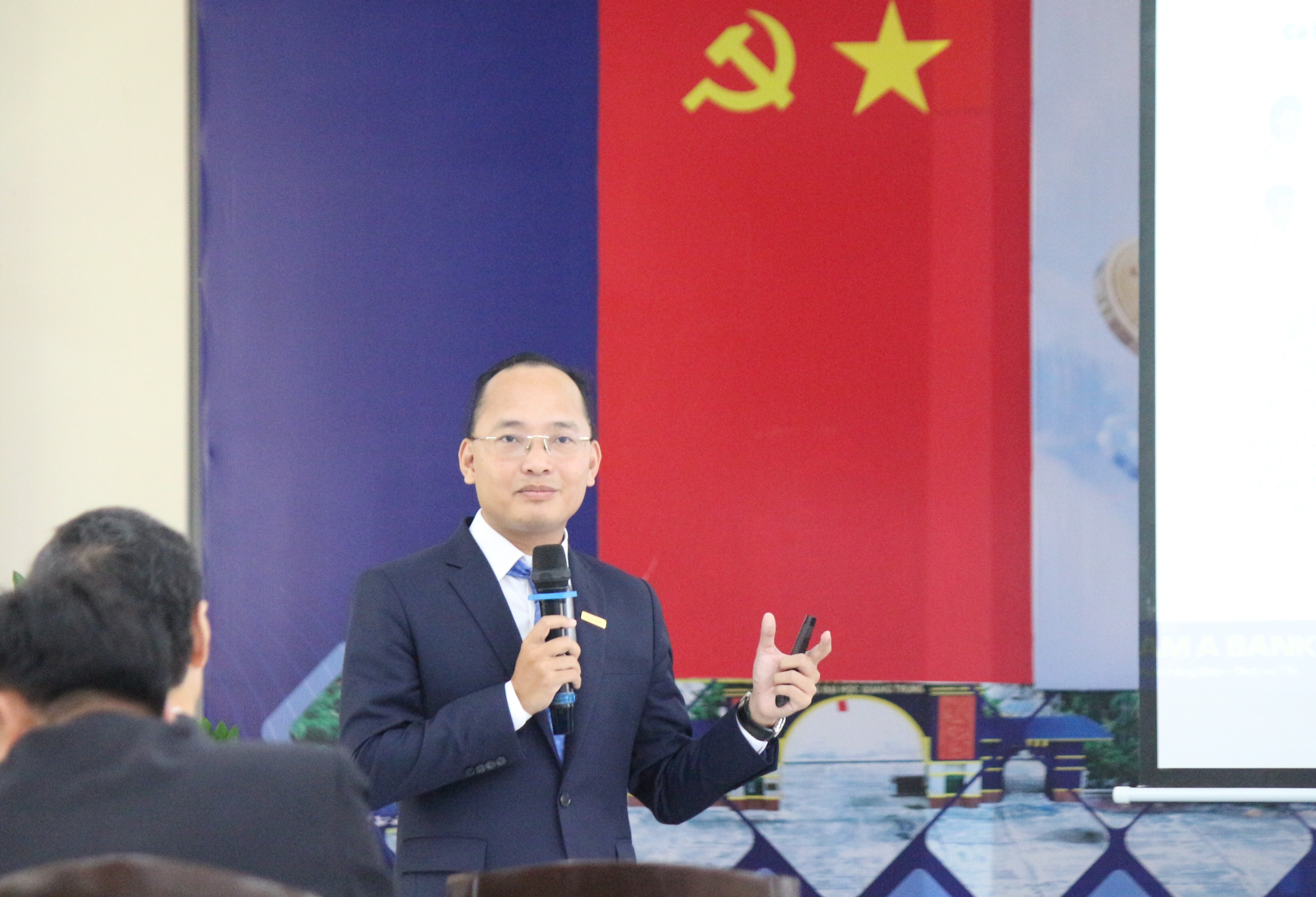 Diễn giả Nguyễn Vĩnh Tuyên - Phó Tổng Giám đốc Nam A Bank, chia sẻ về vai trò của định chế tài chính trong bối cảnh chuyển đổi số.