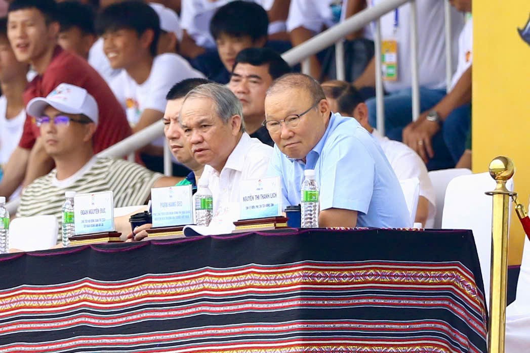 Nguyên HLV trưởng Đội tuyển quốc gia Việt Nam Park Hang Seo – Phó Chủ tịch Liên đoàn Bóng đá Hàn Quốc, dự khán trận chung kết
