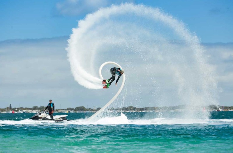 Flyboard đã nhanh chóng giành nhận về sự chú ý cực lớn, đặc biệt là từ những tín đồ mê trò chơi mạo hiểm