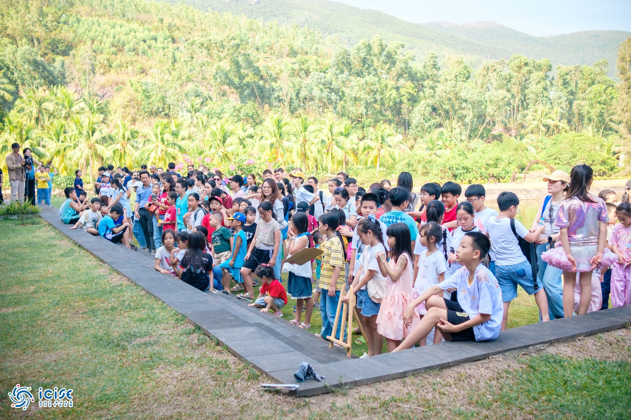 Sự kiện năm nay thu hút hơn 400 người tham dự, bao gồm học sinh, sinh viên, các cá nhân, tổ chức, doanh nghiệp và cộng đồng yêu môi trường trên địa bàn tỉnh Gia Lai. 