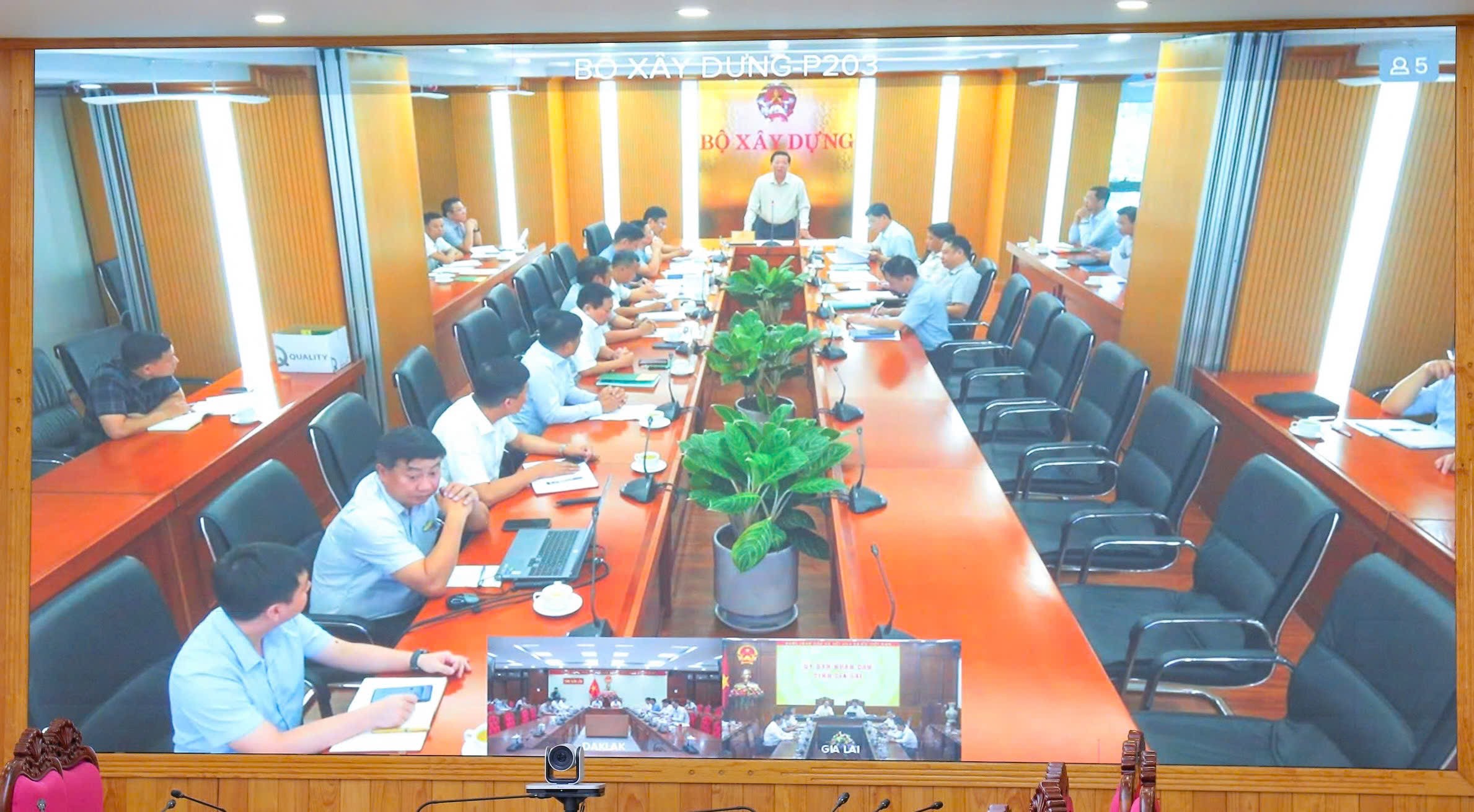 Bộ trưởng Bộ Xây dựng Trần Hồng Minh chủ trì cuộc họp trực tuyến với 3 tỉnh Gia Lai, Đắk Lắk, Lâm Đồng 