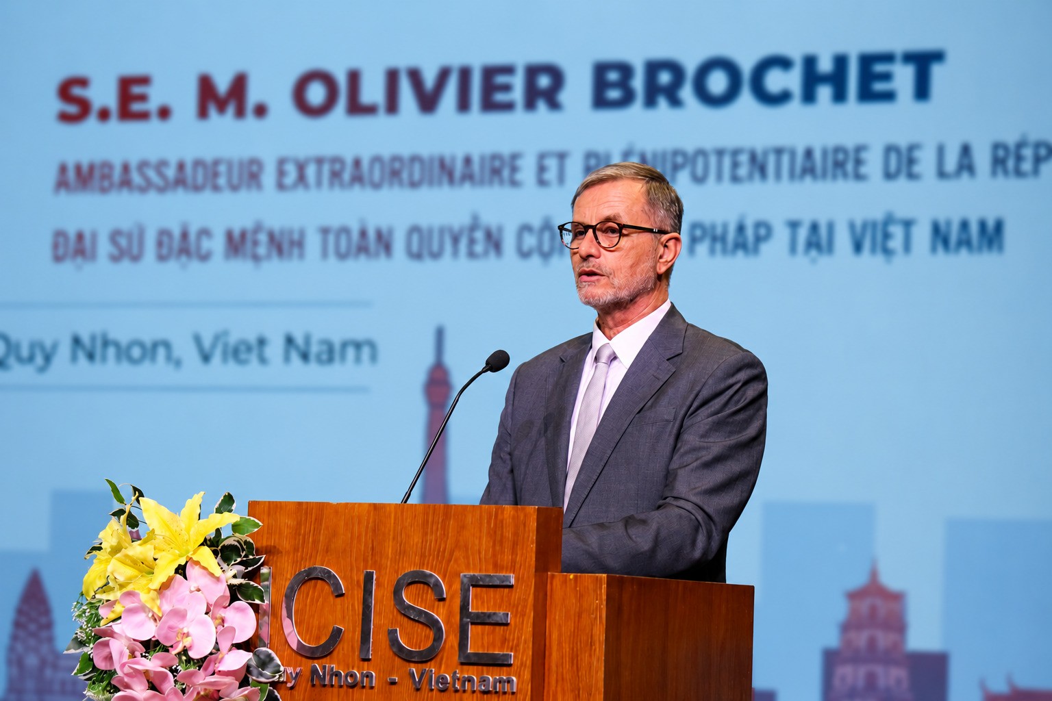 Đại sứ Pháp tại Việt Nam Olivier Brochet phát biểu tại diễn đàn