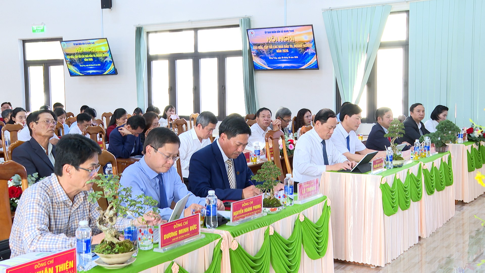 Các đại biểu tham dự hội nghị. 