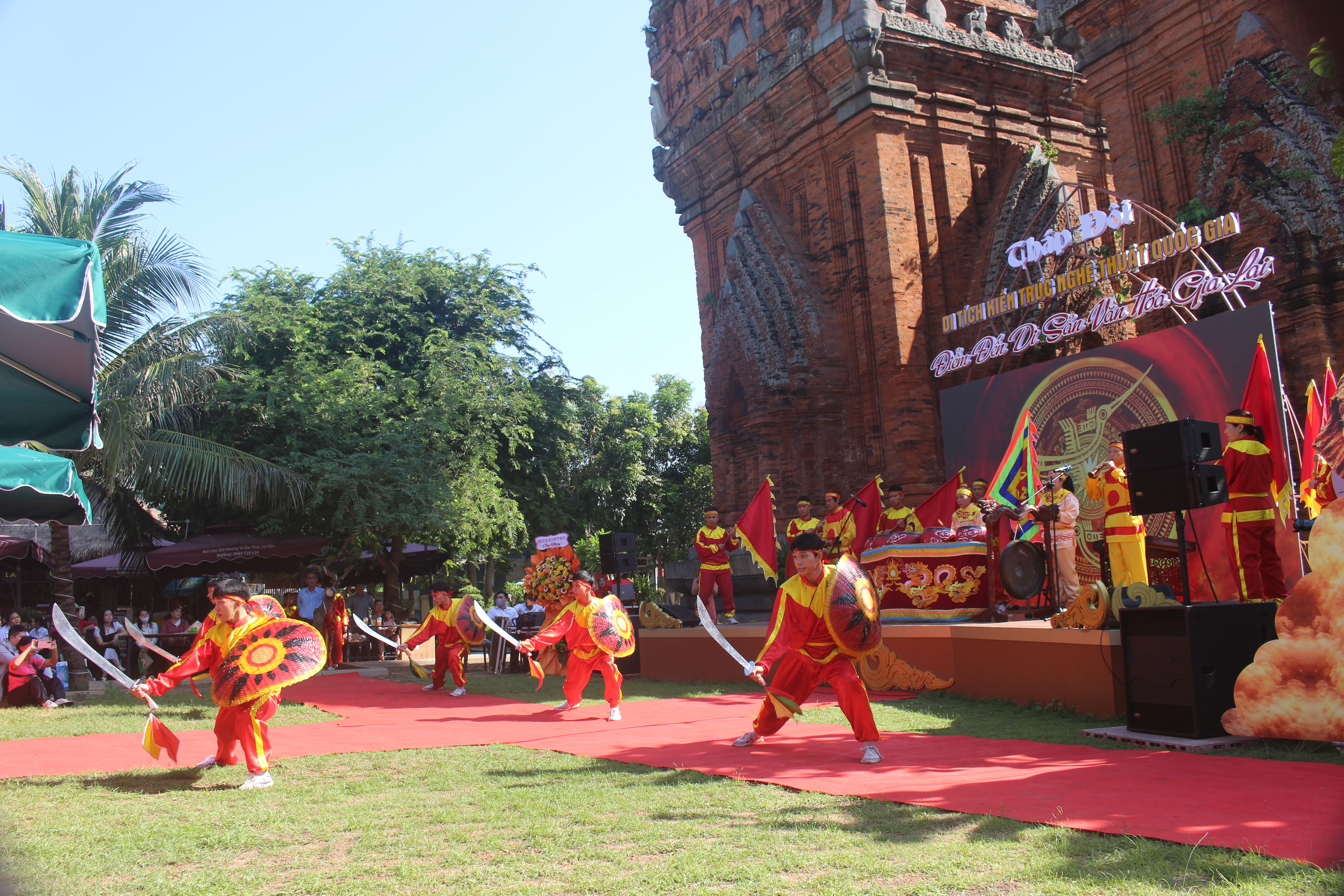Biểu diễn V&otilde; cổ truyền B&igrave;nh Định.