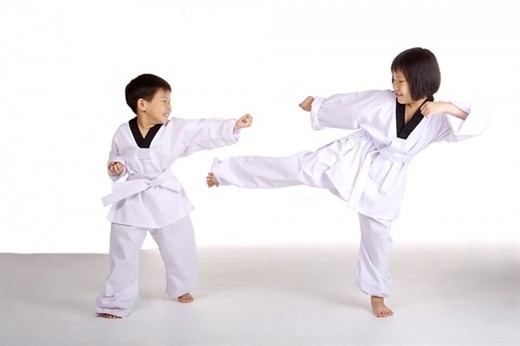 tre-em-tap-taekwondo-1669628832.jpg