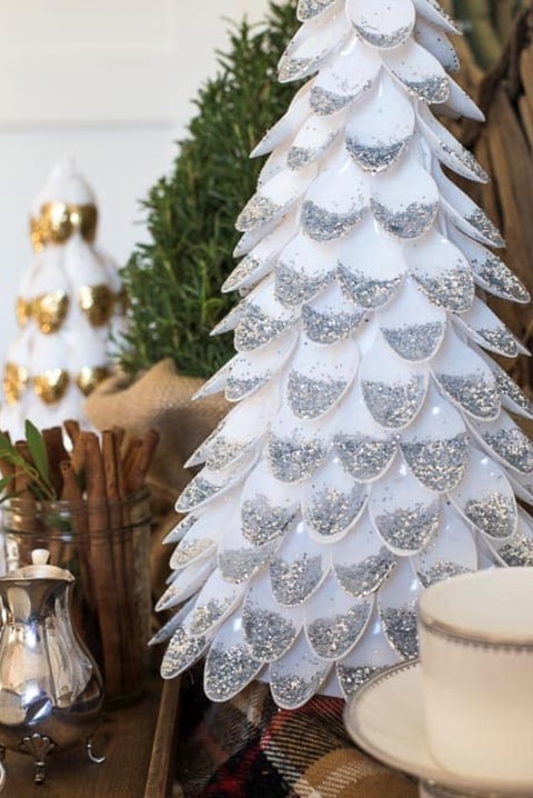 idea-xmas-tree-do-nhua-1669696833.jpg