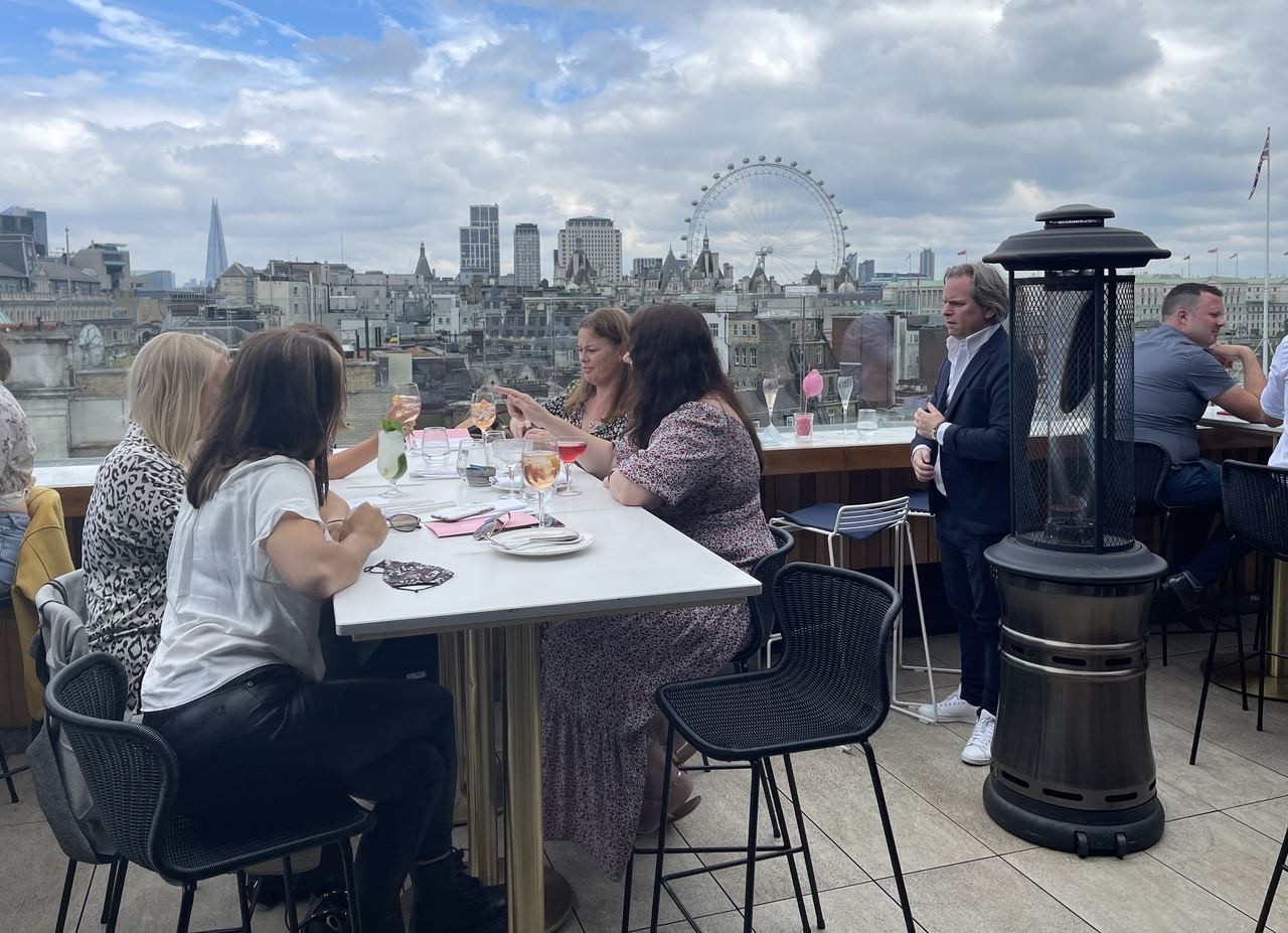 Review nhà hàng:  Blush Brunch tại The Rooftop , Khách sạn Trafalgar, London