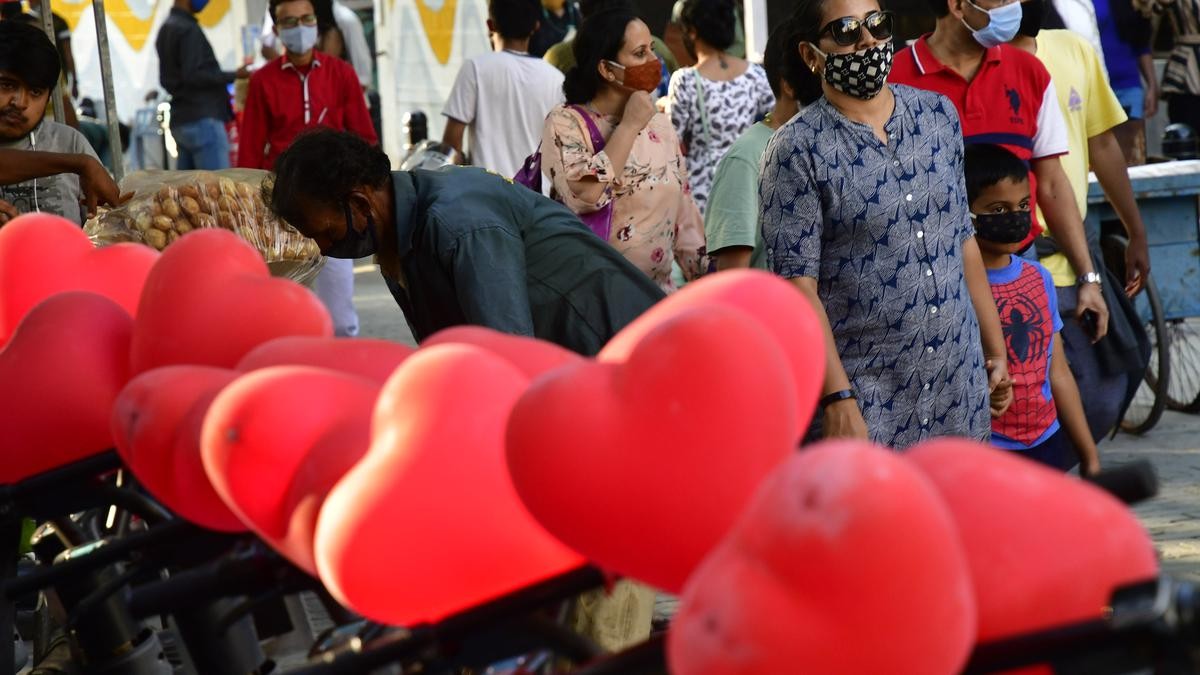 Church Street chìm trong sắc đỏ ngày Valentine