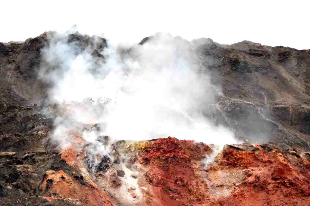 smoking-hills-northwest-territories-angsar-walk-wikimedia-1684317162.jpg