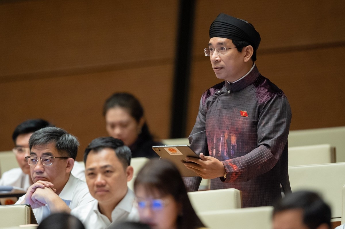Đại biểu Quốc hội đề xuất cho phép mặc áo ngũ thân tại các hội nghị