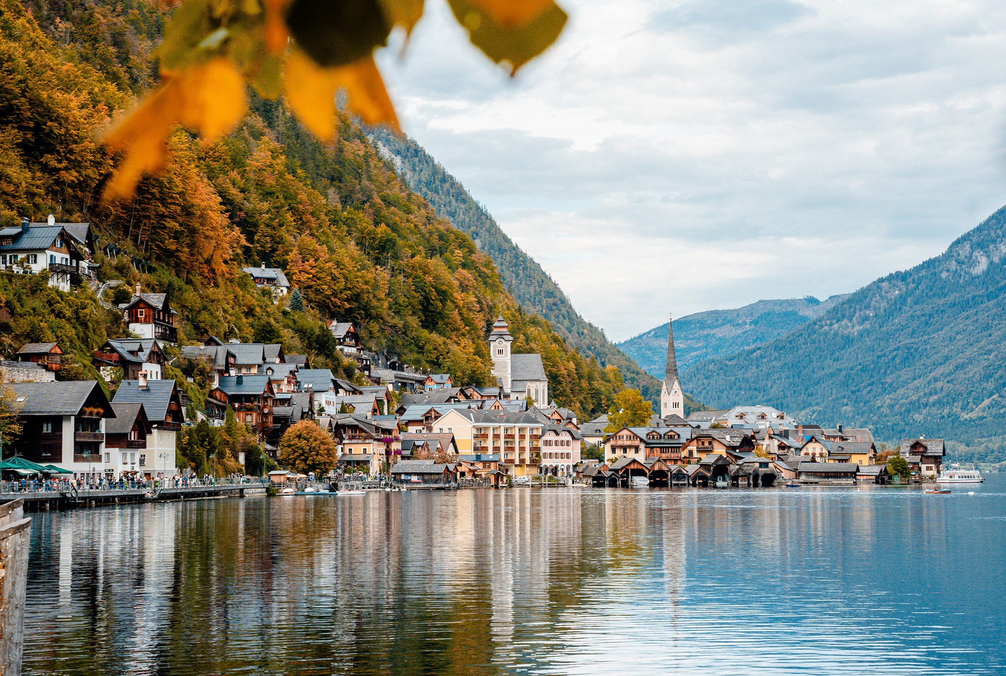 Chiêm ngưỡng khung cảnh mùa thu ở Hallstatt - Làng cổ bên hồ đẹp nhất thế giới