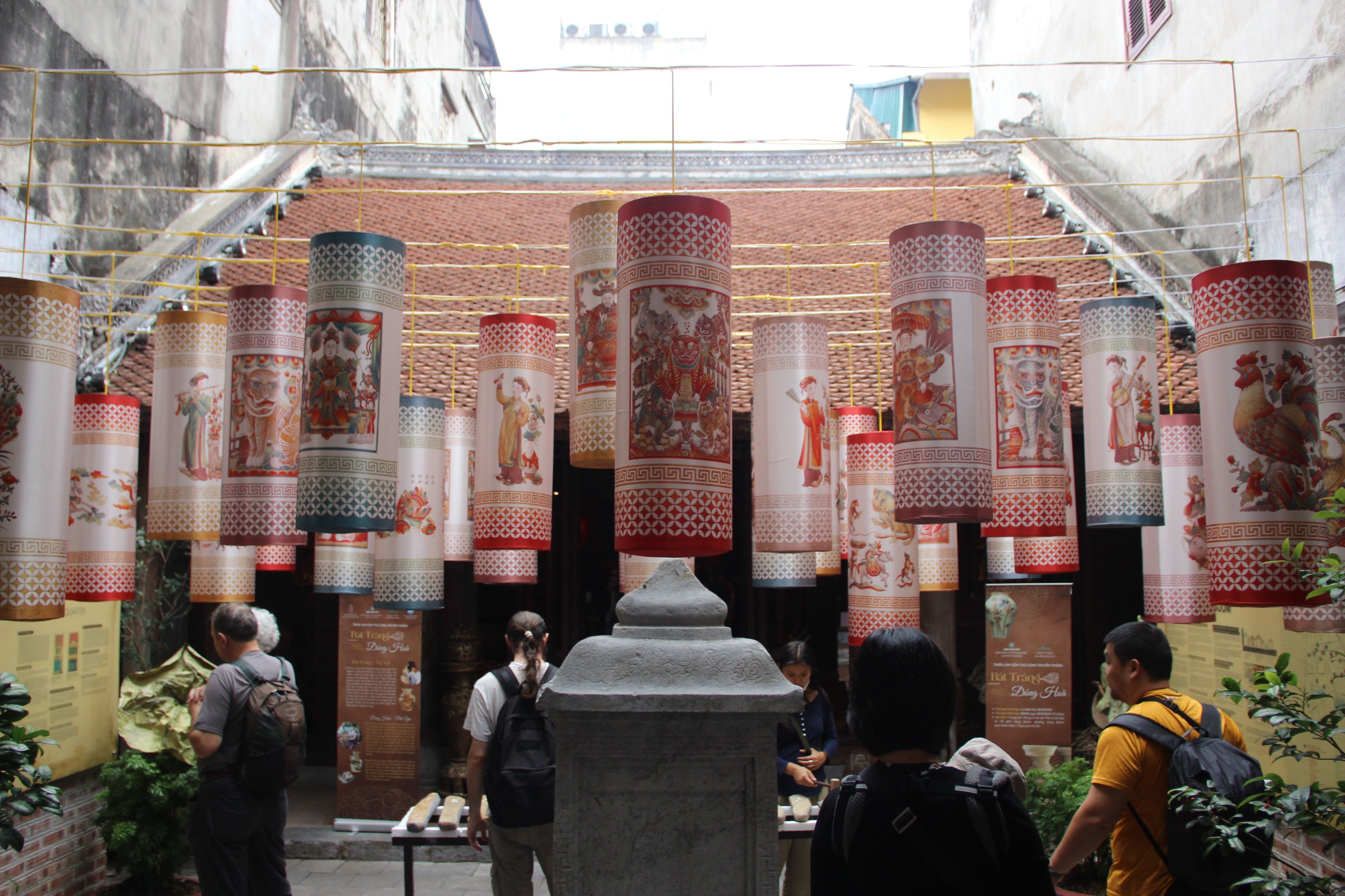 Có gì ở triển lãm gốm sứ Bát Tràng, Đông Hòa?