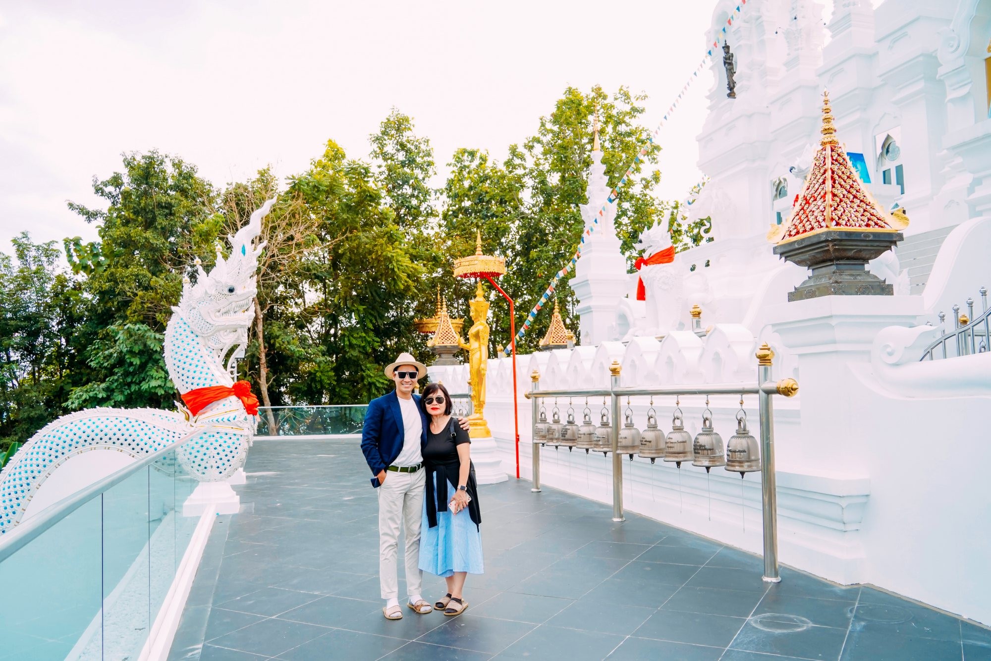 Nguyên Khang cùng mẹ tham dự lễ hội thả đèn trời lớn nhất thế giới