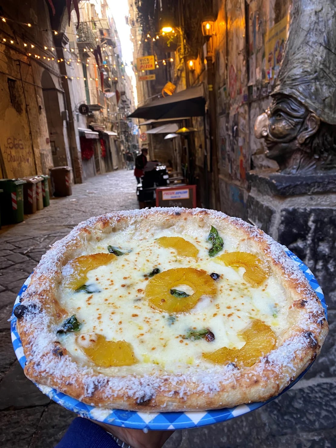 240102083953-01b-pineapple-pizza-italy-full-1704517105.jpg