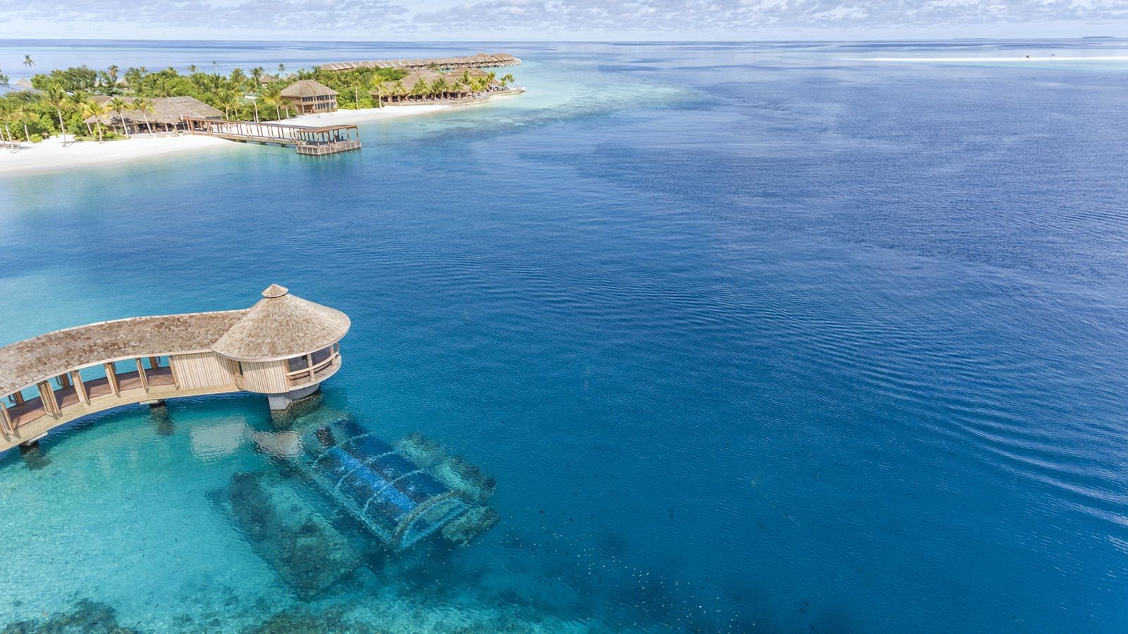 171117135929-maldives-hurawalhi-undersea-restaurant-aerial-1704706058.jpg