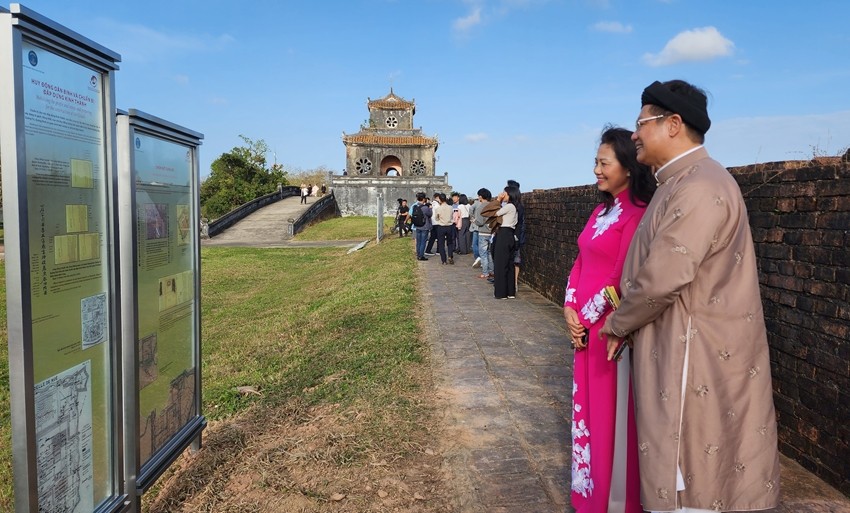 “Kinh thành Huế - dấu xưa còn lại”