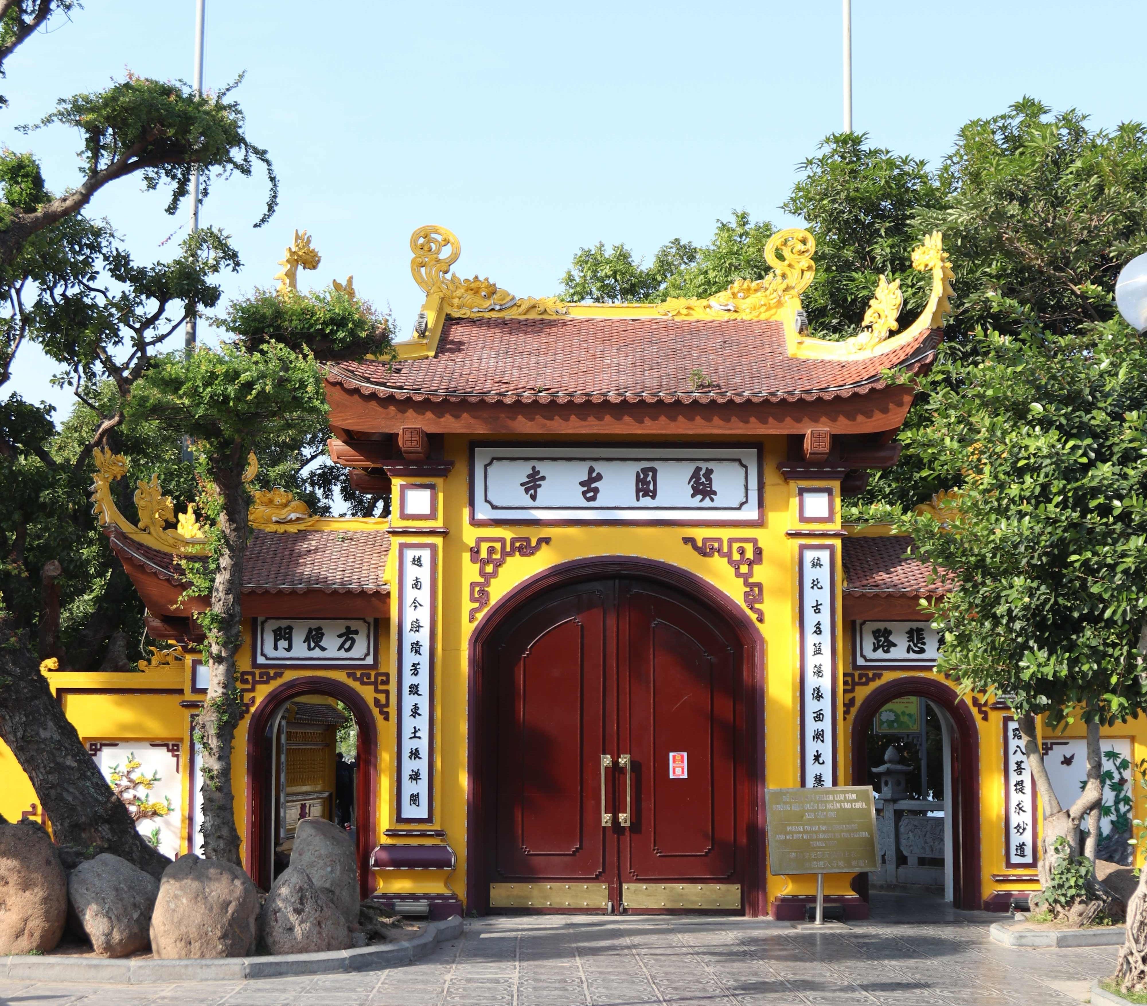 Đầu xuân ghé thăm những ngôi chùa tuyệt đẹp, cổ kính bậc nhất Hà Nội
