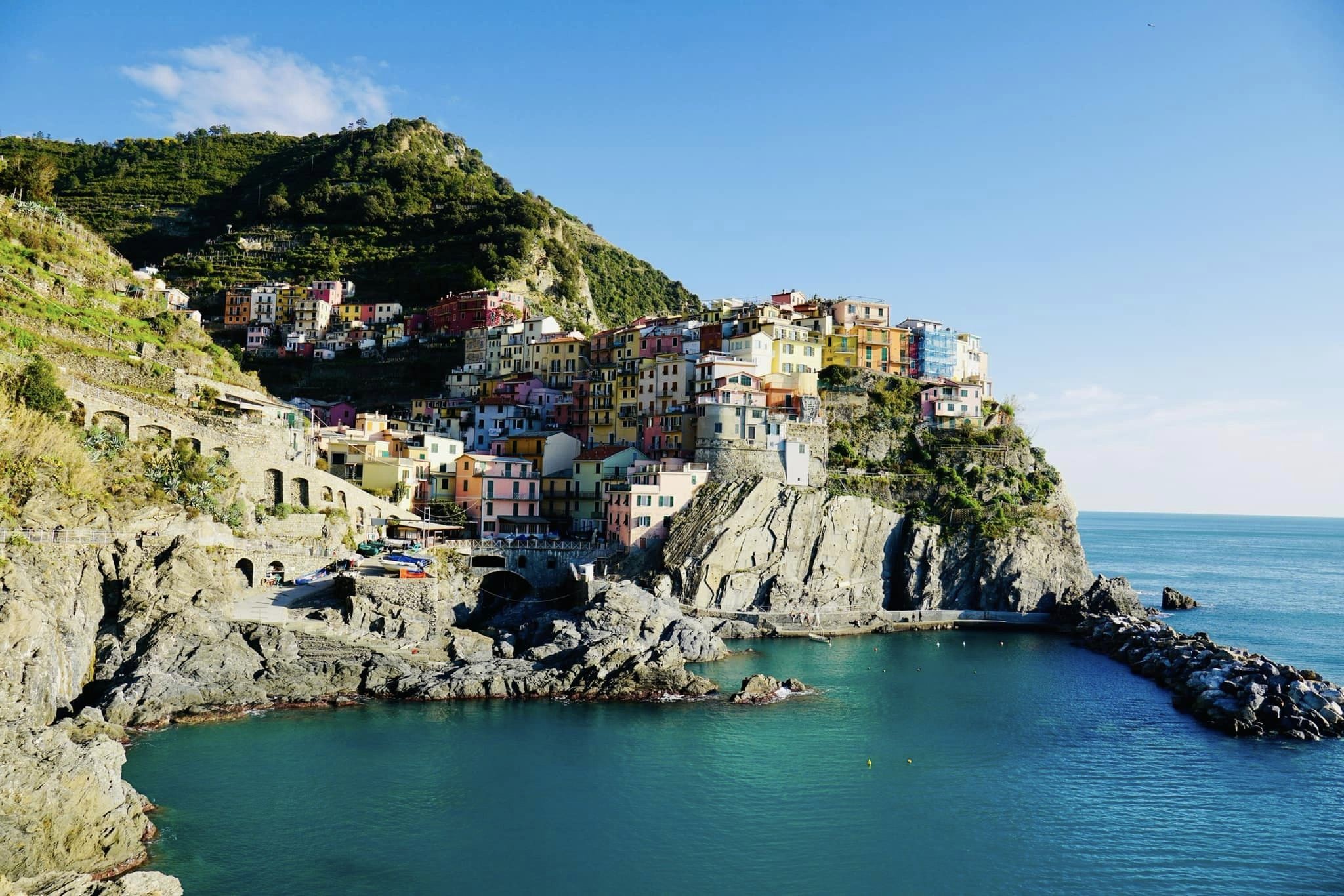 Cinque Terre rực rỡ dưới nắng hè