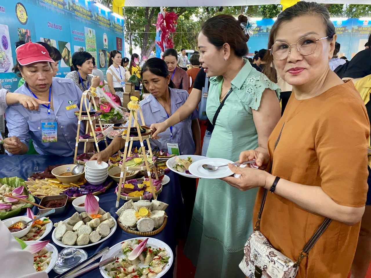 Hàng nghìn người tham dự lễ hội Ẩm thực chay - Festival Huế 2024