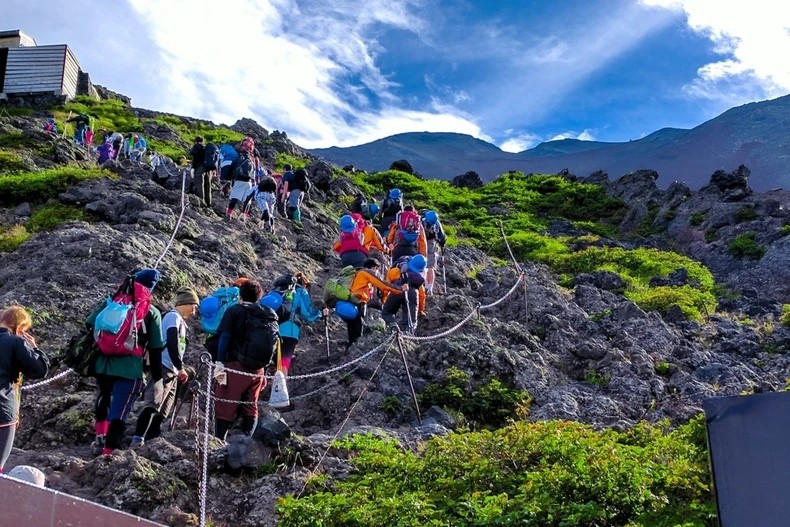 shizuoka-guide-to-climbing-mt-fuji-201826-6566-1719824569.jpg