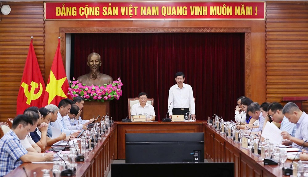 toan-canh-buoi-lam-viec-giua-bo-vhttdl-va-tinh-thua-thien-hue-ve-to-chuc-nam-du-lich-quoc-gia-hue-2025-rvgr-1726586729.jpg