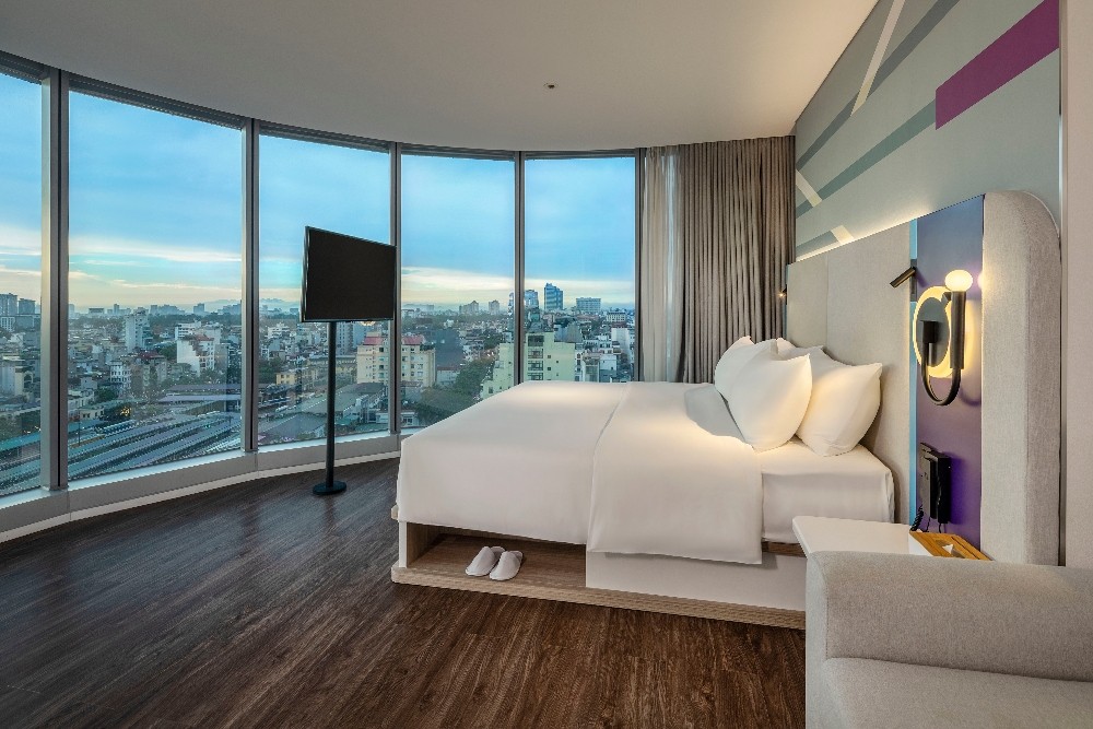 tru-by-hilton-hanoi-station-king-room-w-sofa-bed-1-1747295109.jpg