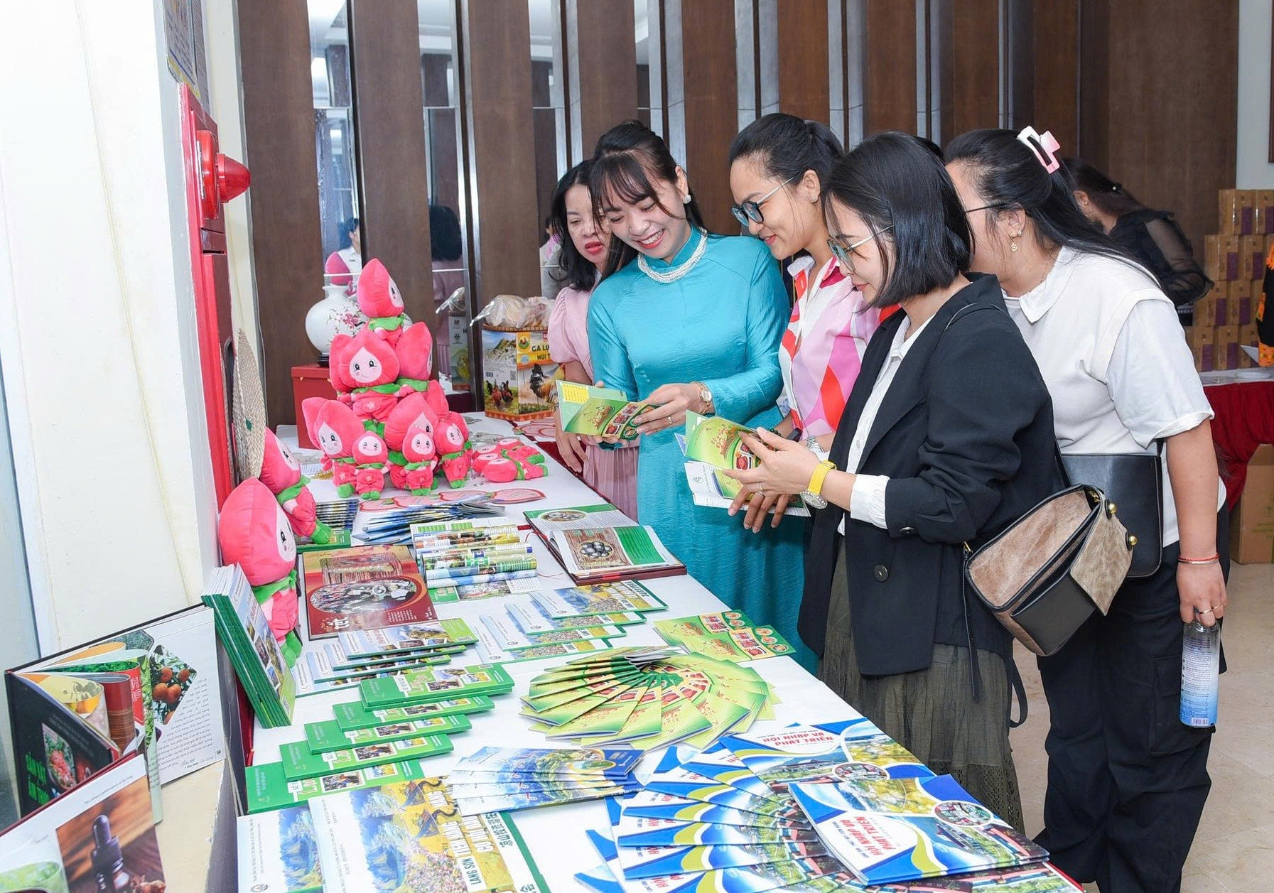 loc-binh-1748397636.jpg