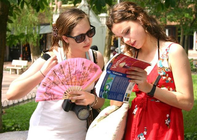 khi-het-thoi-han-visa-du-lich-viet-nam-du-khach-can-phai-lam-gi1-1748486145.jpg