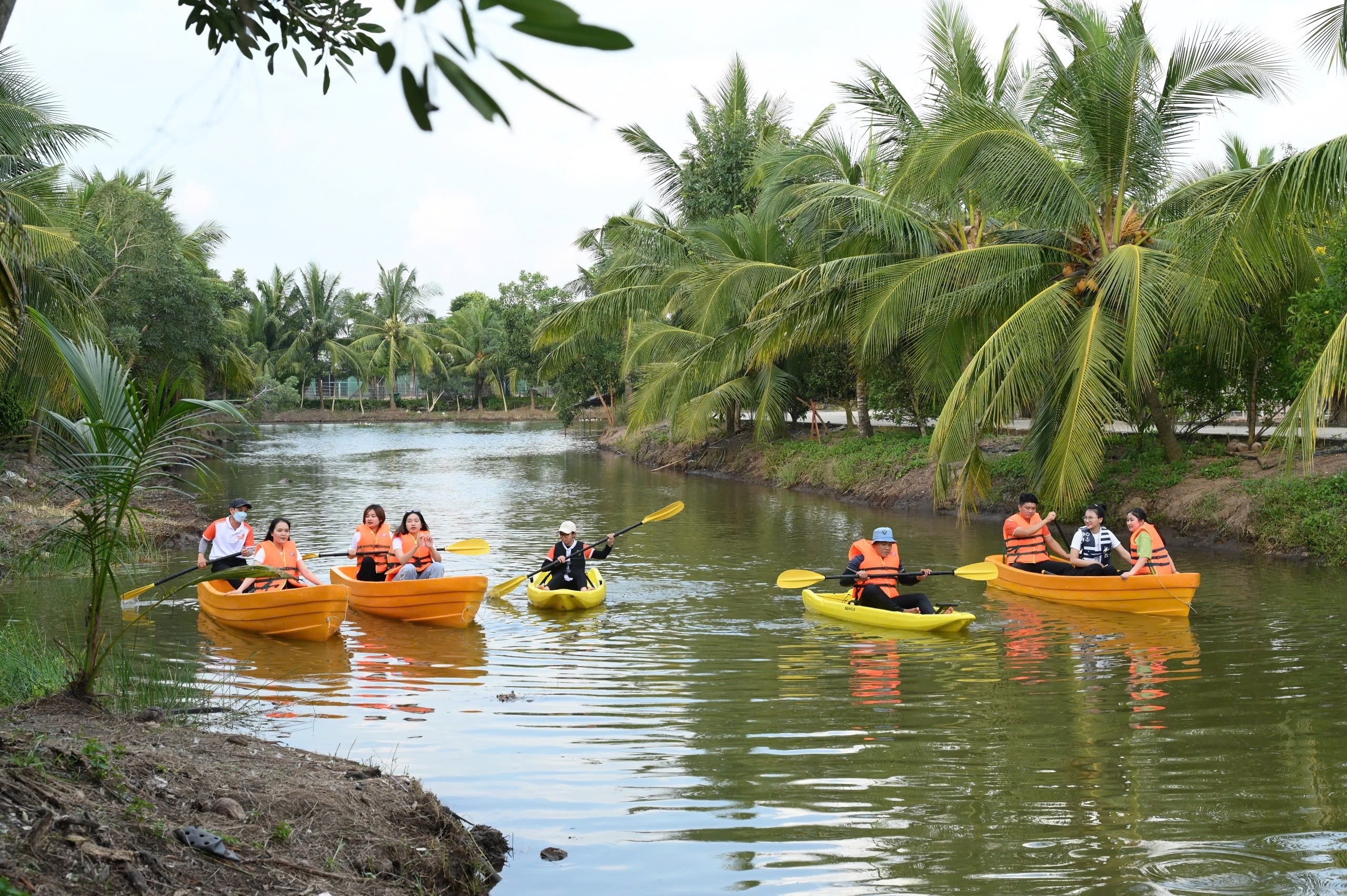 hinh-cheo-thuyen-kayak-1748591696.jpg