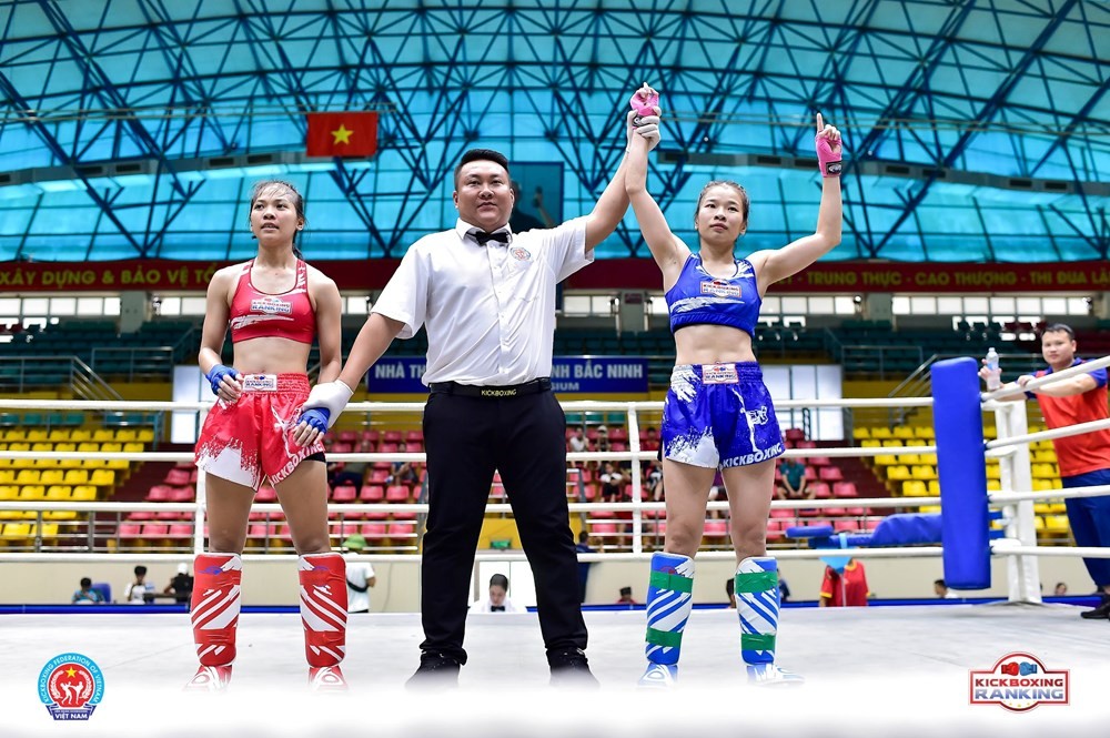 trieu-phuong-thuy-ao-xanh-zszu-1750527977.jpg