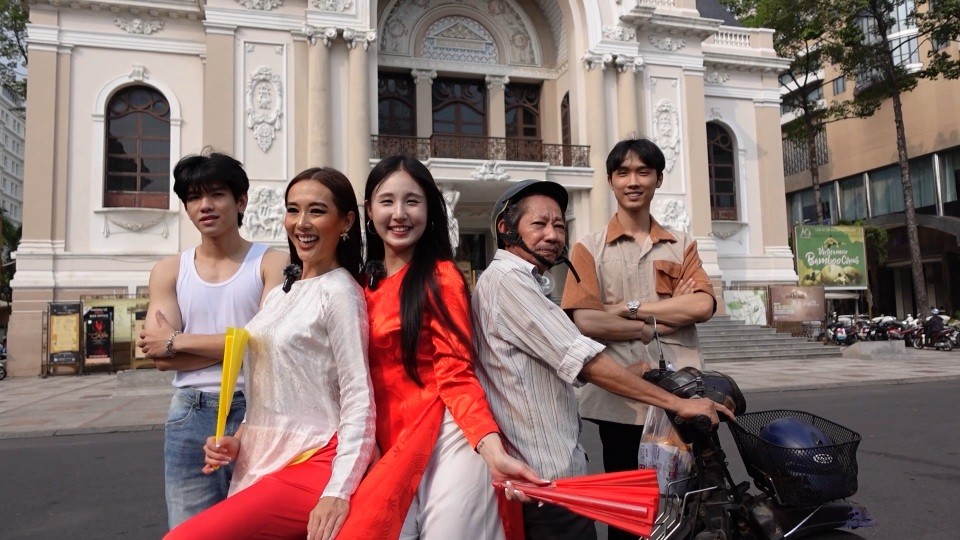77-doi-vang-thuc-hien-thu-thach-cung-nguoi-dan-dia-phuong-1751854855.jpg