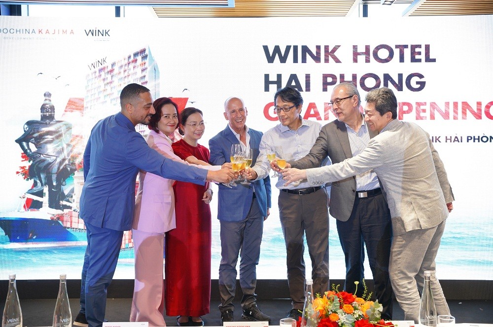 ba-nguyen-thi-van-anh-pho-chu-tich-ubnd-phuong-hong-bang-va-cac-dai-dien-kajima-corporation-indochina-capital-indochina-kajima-tai-buoi-le-1-1752846976.jpg