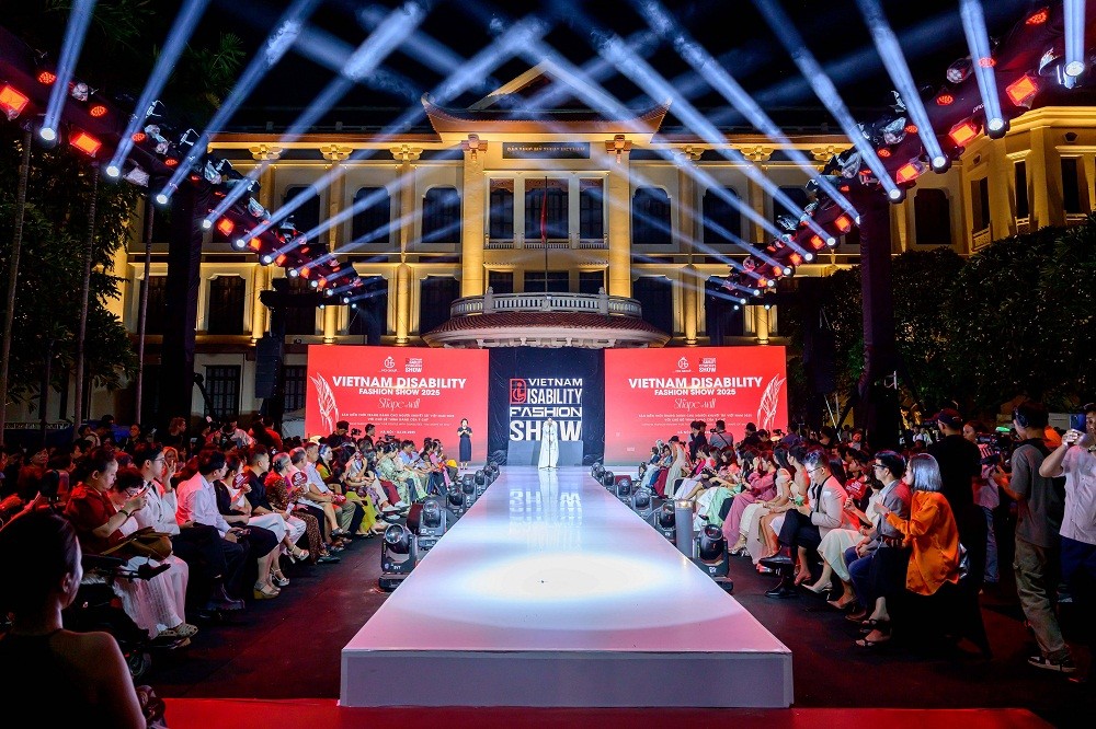 vietnam-disability-fashion-show-2025-4-1754389429.jpg