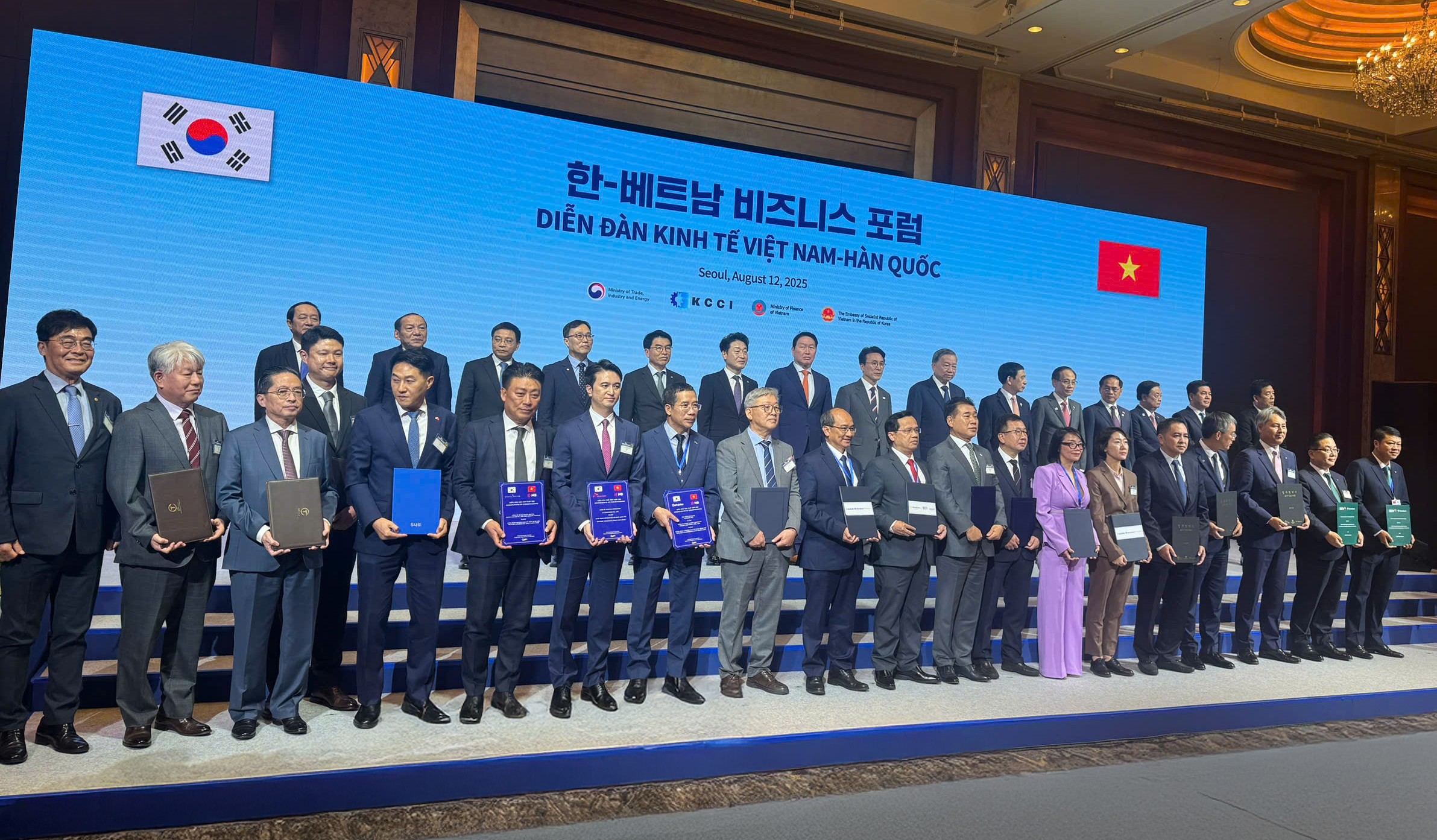hinh-bai-cong-tac-hq-1755001137.jpg