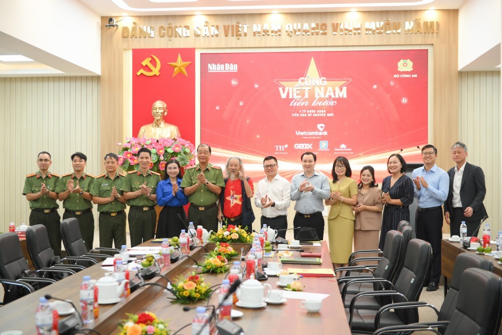 hop-bao-cung-vn-tien-buoc-029920250811163726-1754963719.jpg