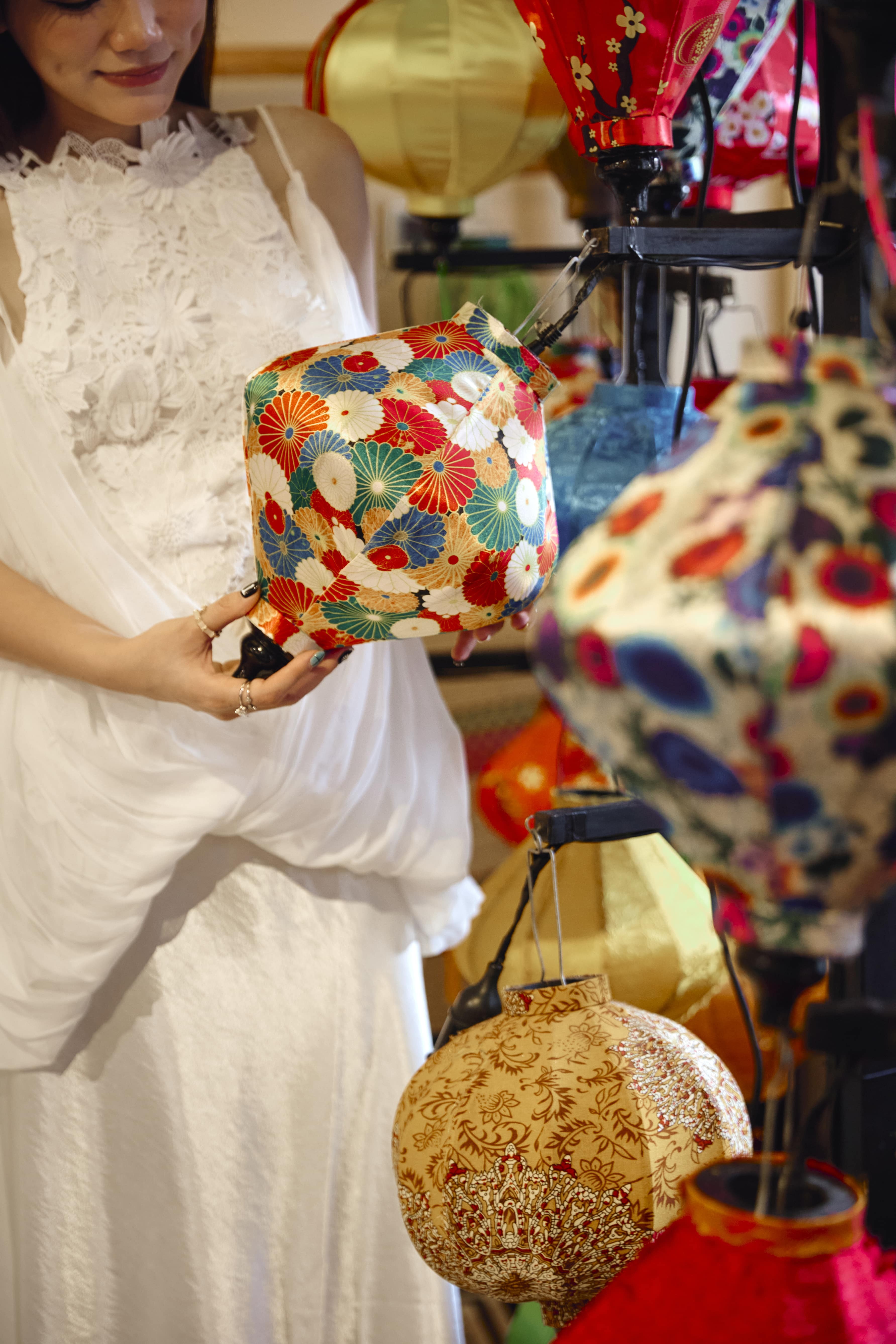 lantern-making-2-min-1755060197.jpg