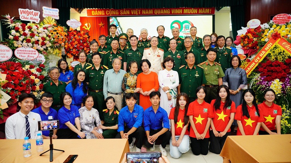 3-hoi-dong-quan-ly-clb-cac-dai-bieu-va-cac-the-he-mai-mai-tuoi-20-scaled-1755424449.jpg