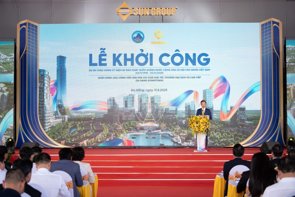ong-nguyen-van-binh-chu-tich-sun-group-vung-mien-trung-phat-bieu-tai-le-khoi-cong-da-nang-downtown-1755613580.jpg