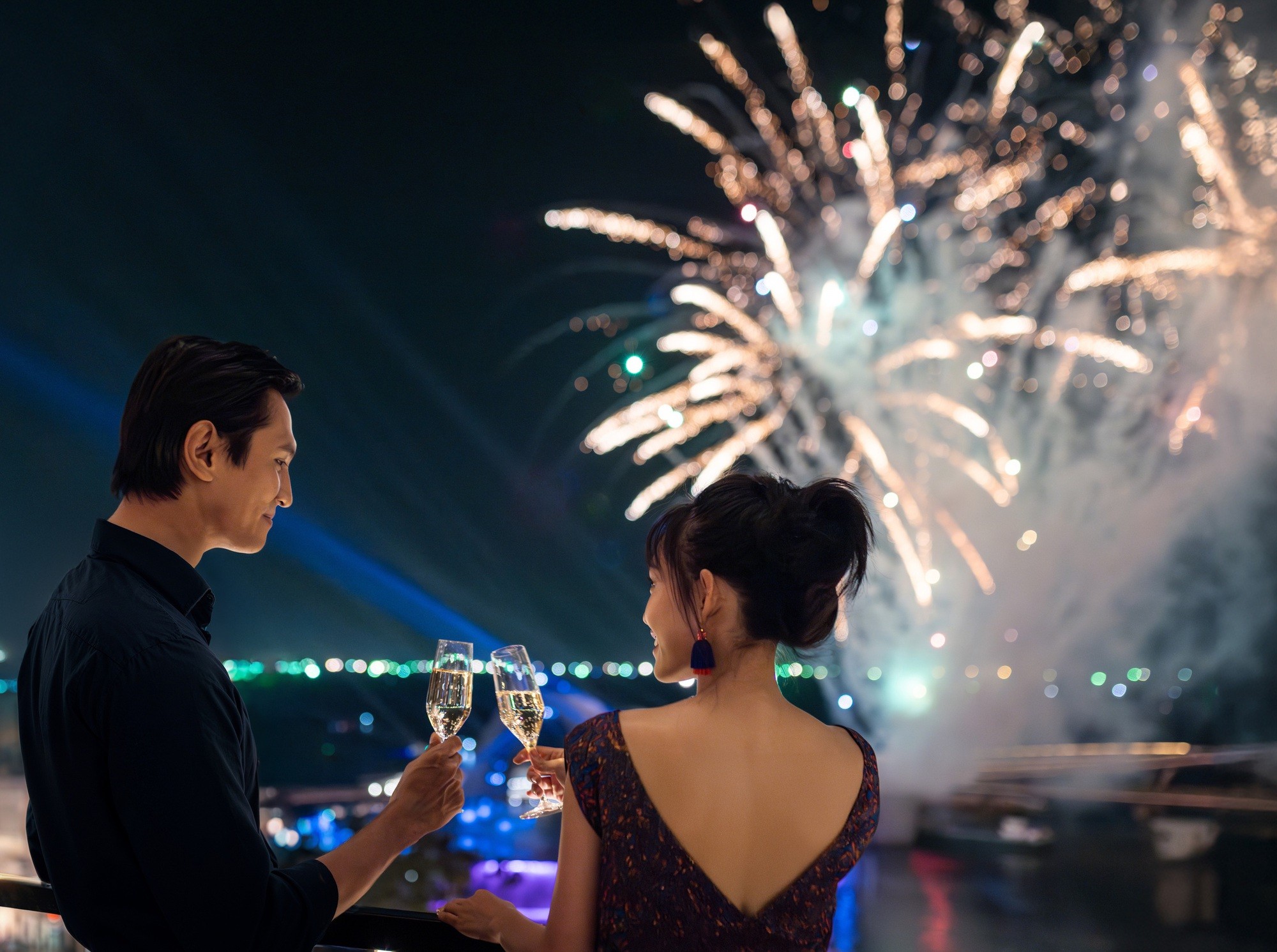 firework-on-rooftop-terrace-17554395223621432501007-1755445178736-175544517896881847752-1755969733.webp