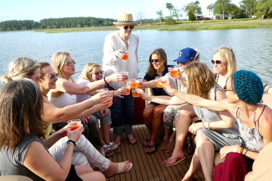 women-traveling-together-1757387420.jpg