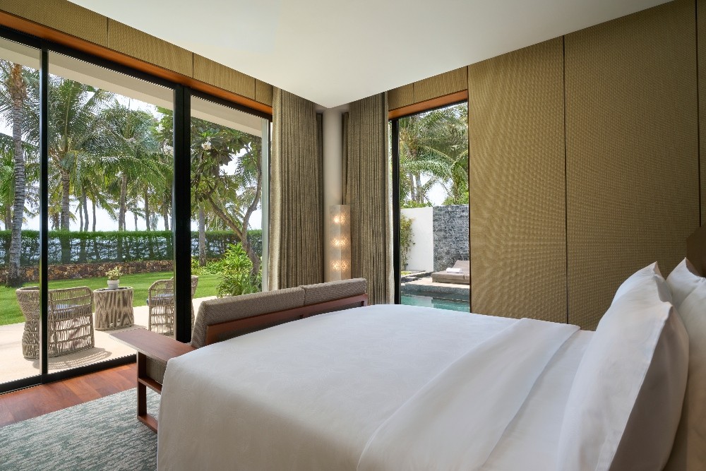 jw-marriott-cam-ranh-bay-resort-spa-one-bedroom-villa-master-bedroom-1-1759146973.jpg