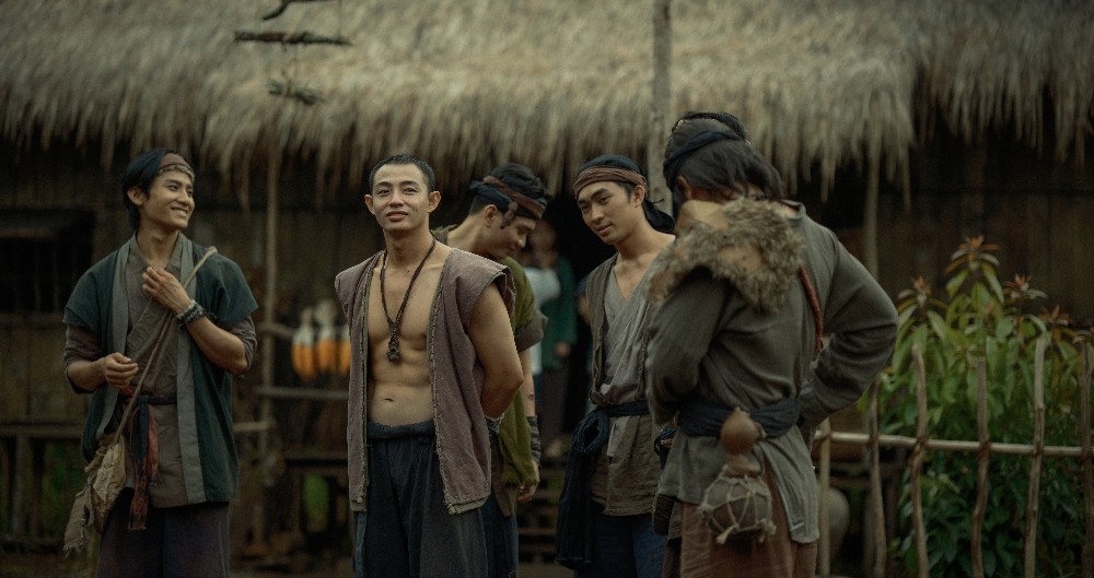 2-hinh-anh-hau-truong-dan-lang-1-1760671466.jpg