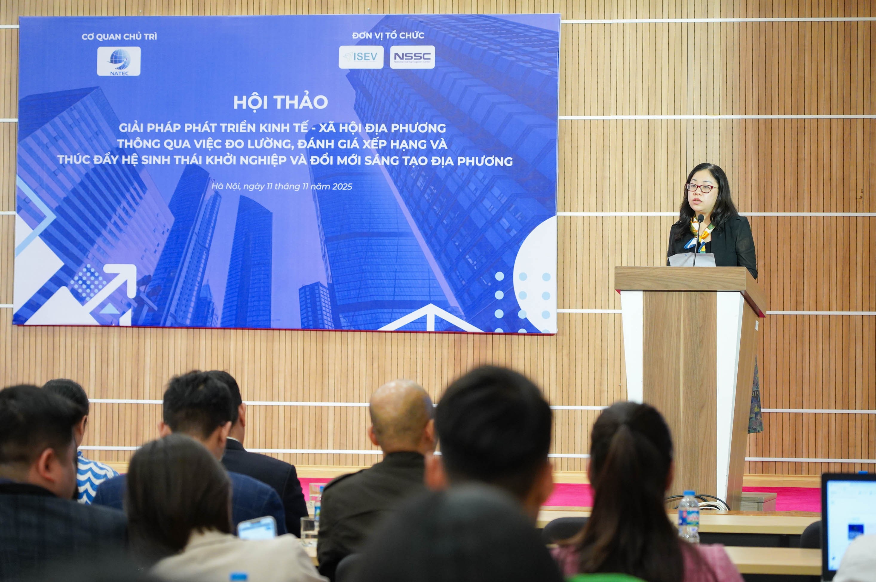 ba-nguyen-thu-nga-pho-giam-doc-nssc-phat-bieu-khai-mac-1762880145.jpg