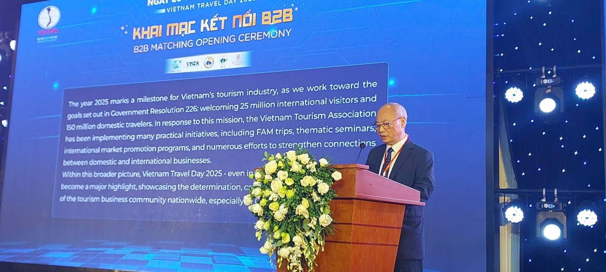 ong-vu-the-binh-chu-tich-hiep-hoi-du-lich-viet-nam-phat-bieu-khai-mac-ngay-lu-hanh-viet-nam-2025-1763700281.jpg